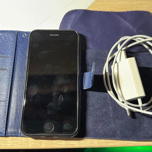 Apple iPhone SE 2020 128GB used, red, iOS 18.7.1