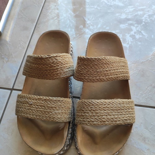 Flatform sandals like new, beige with straw details, size 38