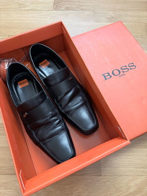 Boss men's loafers size 41 used, black leather