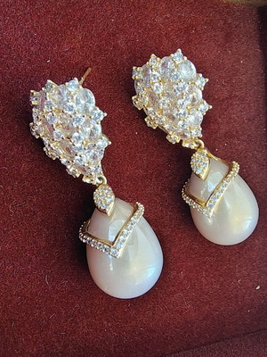 Earrings gold plated with zircon stones and pearls like new