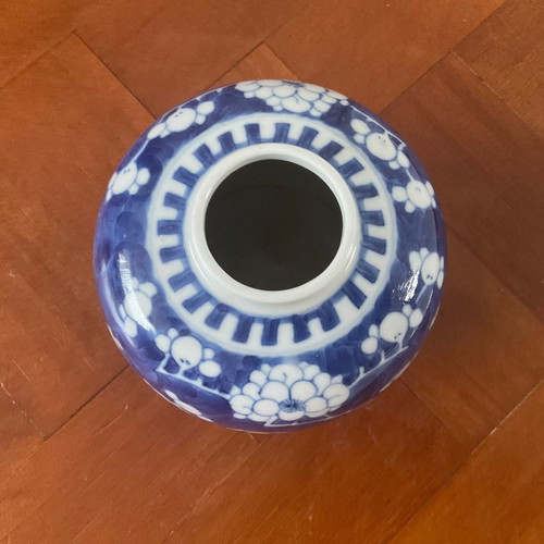 Chinese vase antique in excellent condition