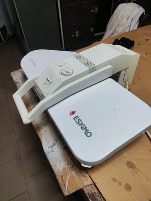 Ironing press like new