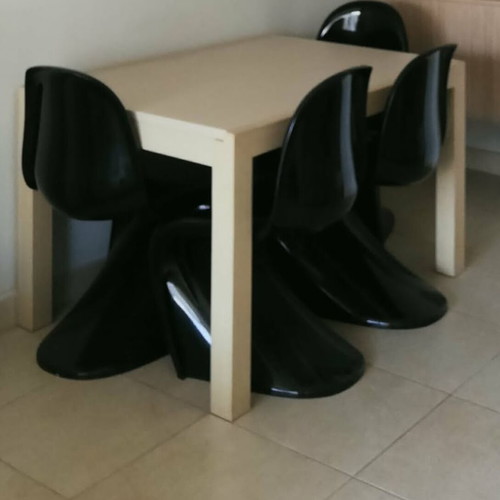 Dining chairs set of 4 like new, black, polypropylene frame