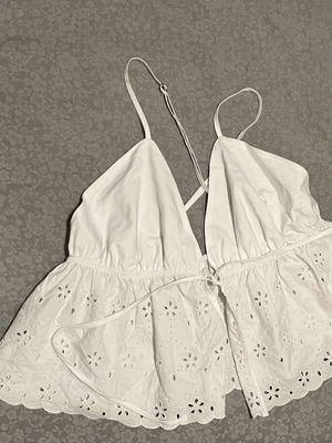 Zara top με ρυθμιζόμενες χιαστί τιράντες και δέσιμο, μέγεθος M, σαν καινούριο
