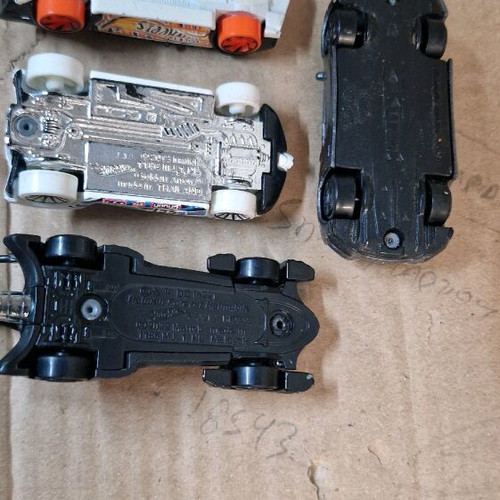 Toy cars used, pack of 4, 3 Hotwheels, with box now