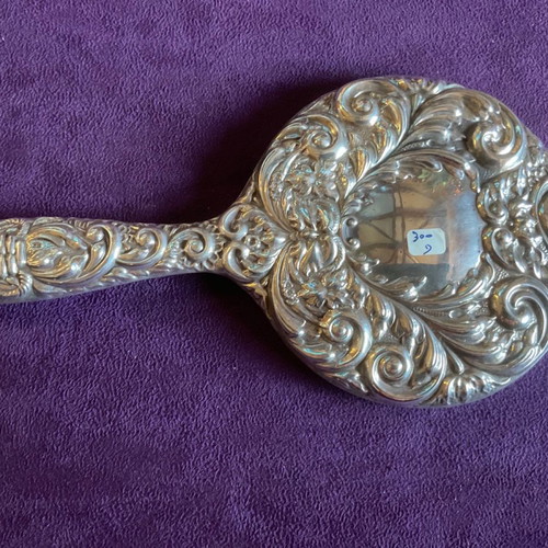 Beauty set with mirror and two luxury brushes in box