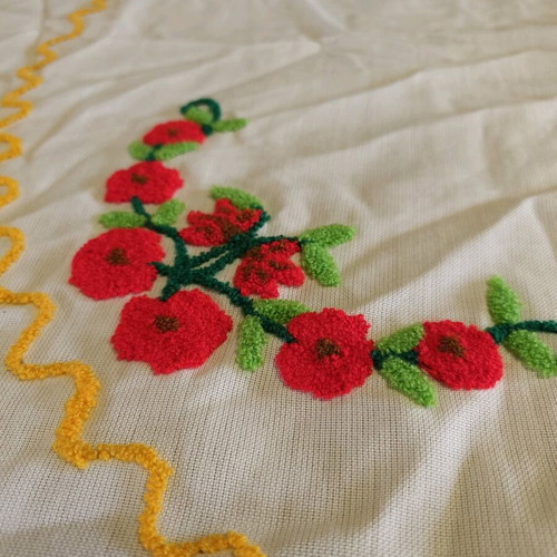 Handmade tablecloth 180 diameter like new