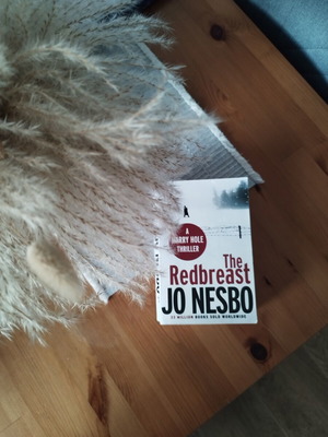 The Redbreast by Jo Nesbo like new, English