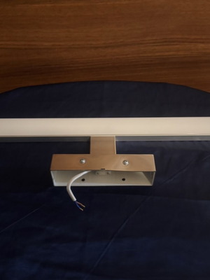 Φωτιστικό τοίχου LED σαν καινούργιο, 40cm φως, 15cm βάση