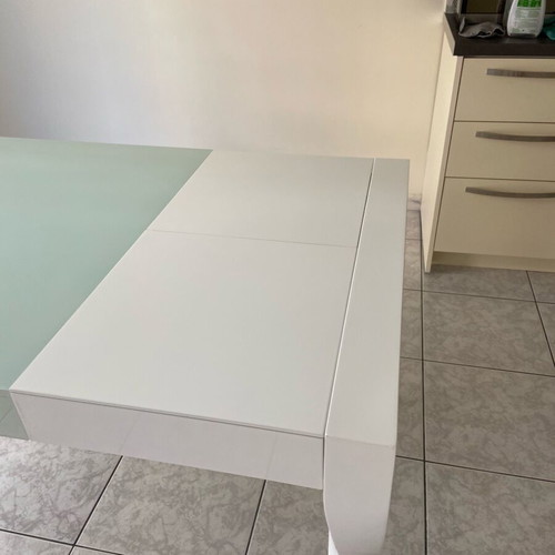 Dining table like new, extendable with glass and wood