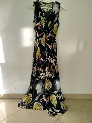 Viscose dress like new, small/medium, black with belt and zipper