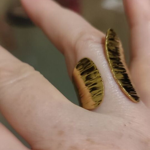 Impressive embossed ring new, gold color stainless steel