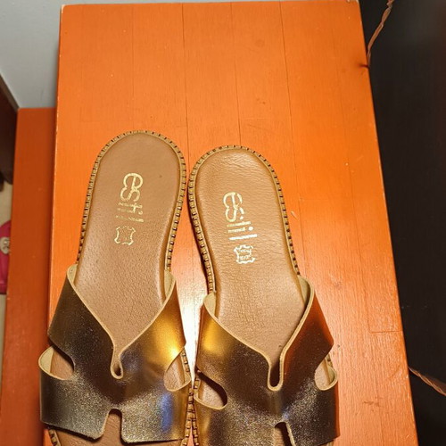 Estil leather sandals like new, size 38, gold color