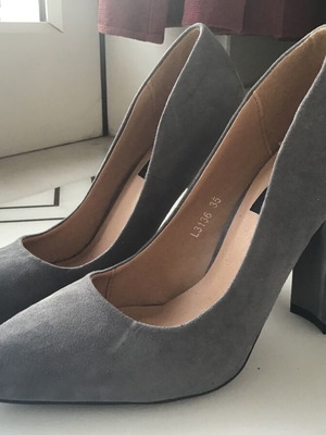 Gray suede GoGo Shoes pumps new, size 35