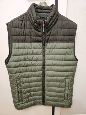 GAP ColdControl men's sleeveless jacket size large like new, olive
