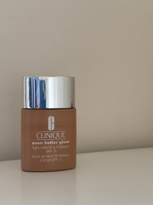 Clinique Even Better Glow foundation SPF 15 used, shade CN 28 Ivory