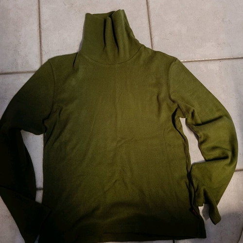 Khaki turtleneck like new, soft fabric, size L