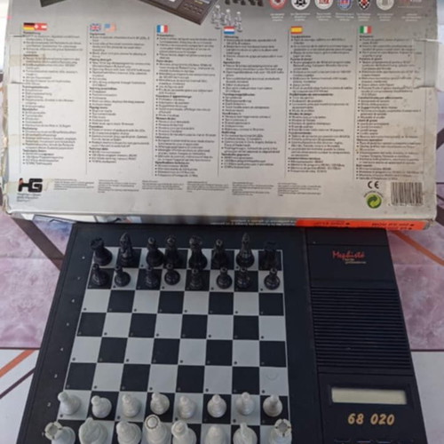 Mephisto Berlin Professional electronic chess used, 68020 model