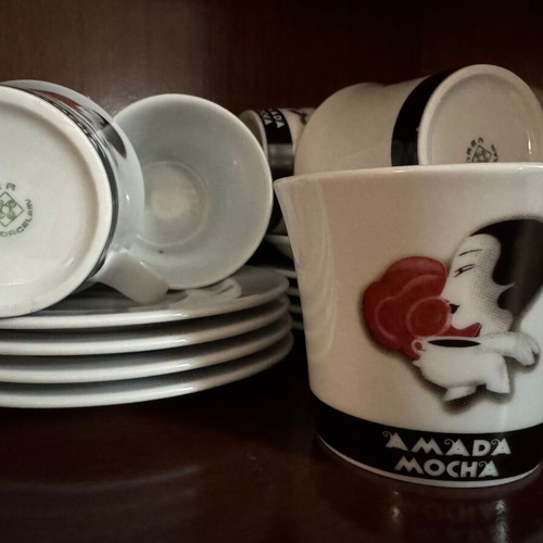 Set of 8 porcelain cappuccino cups with Amada Mocha saucers like new