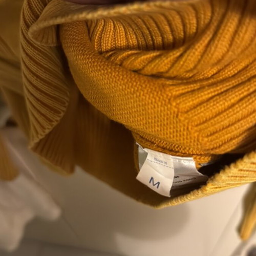 Sergio Tacchini sweater like new, size medium, yellow