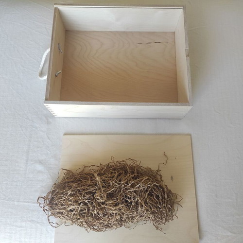 Wooden gift box with handle like new