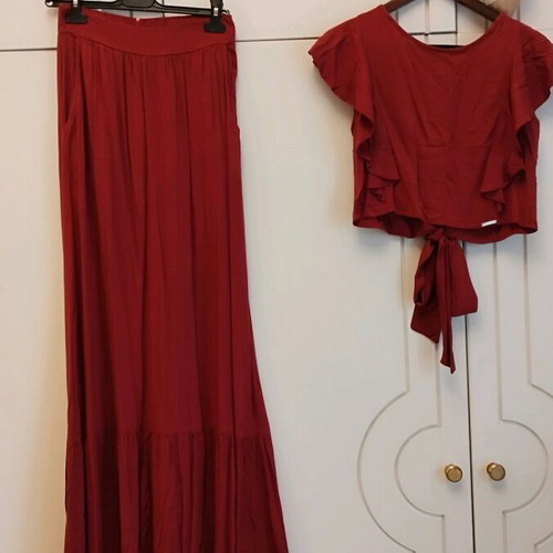 Le Vertige red set like new, skirt with pockets and top with back opening