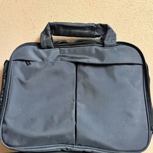 Επαγγελματική τσάντα laptop σαν καινούργιο, μαύρη με πολλές θήκες