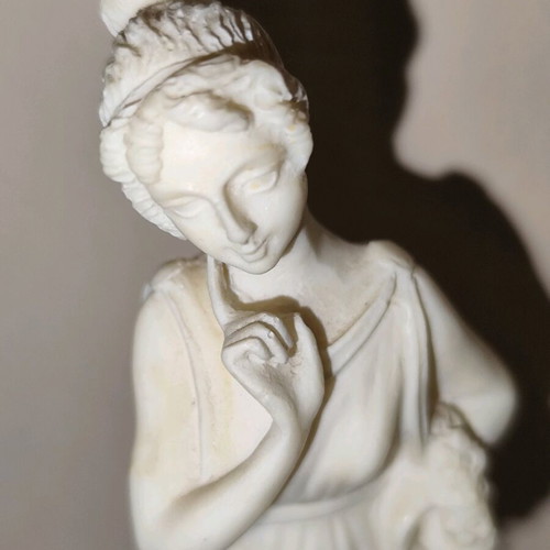 Female statue Greek-Roman style like new