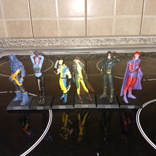 Marvel figures like new condition