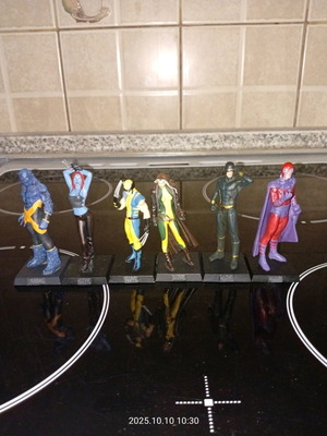 Marvel figures like new condition