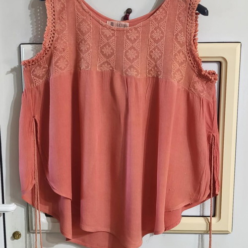 Top boho style coral with side openings S-M like new