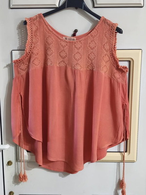 Top boho style coral with side openings S-M like new