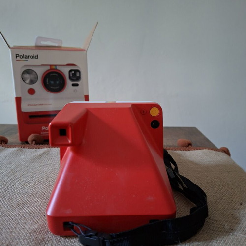 Polaroid Now Autofocus i-Type Instant Camera like new, white/red