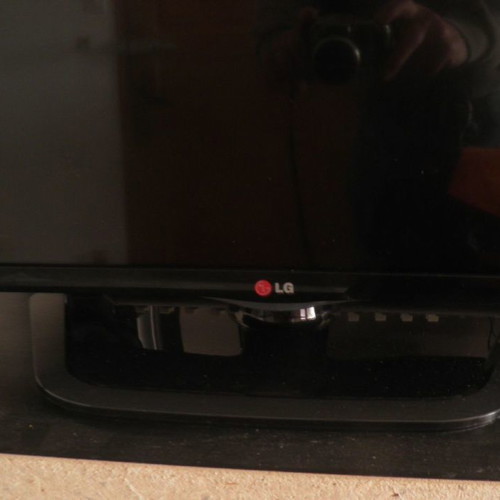 LG LCD TV LG43LN5400 used for parts or repair