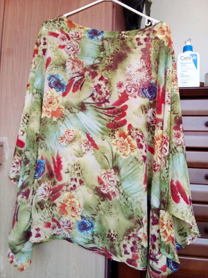 Women's shirts like new with wide sleeves, size L