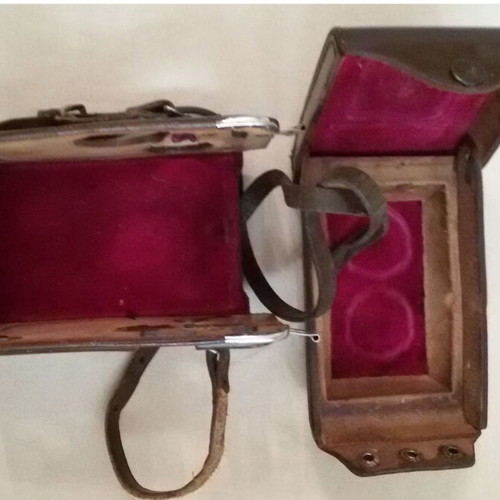 Yashica-C Vintage TLR camera with leather case
