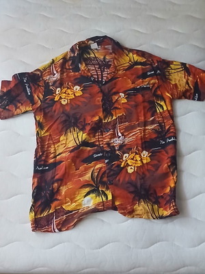 Men's Hawaiian Shirt with Short Sleeves like new, red tropical print