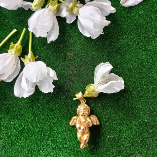 Cherub Angel Charm 18 K pendant like new, gold color