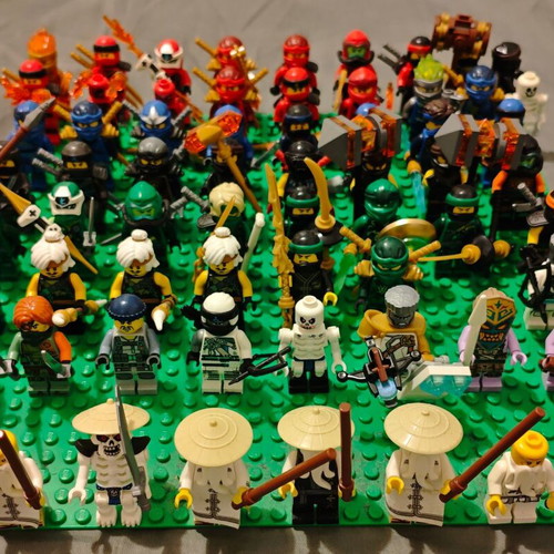 Lego Ninjago Minifigures like new, over 140 genuine