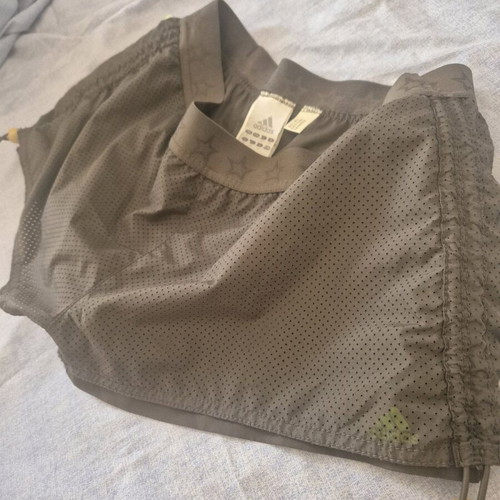 Adidas vintage unisex shorts like new, size S/M, breathable