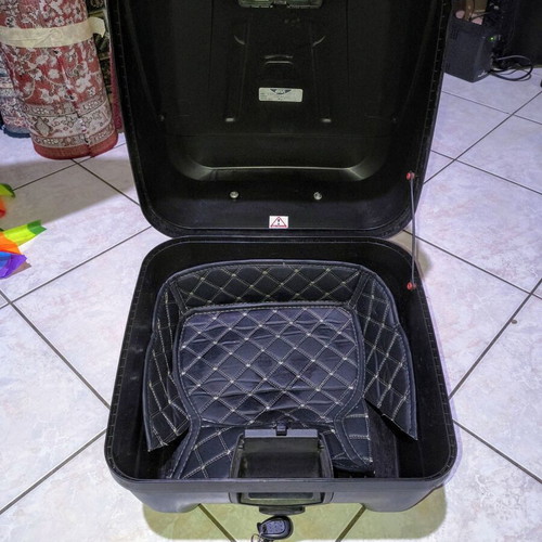 Givi Bold 32L Monolock top case with inner lining