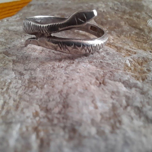 Silver 925 snake ring like new, size 9