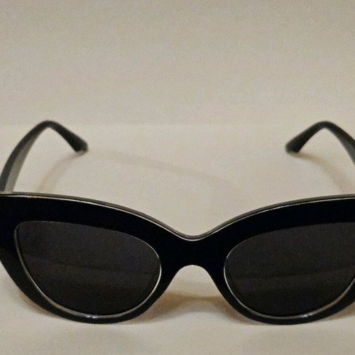 Sunglasses like new, black with fabric case