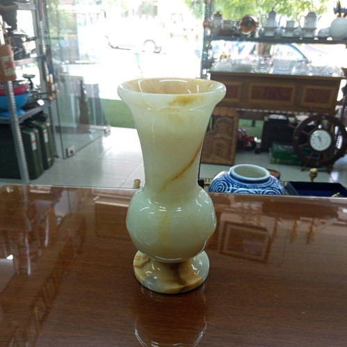 Marble vase new handmade, weight 2 kg