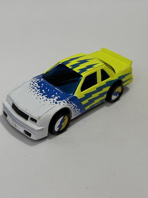 Matchbox 1991 Chevrolet Lumina Stock Car Yellow Lightning Series