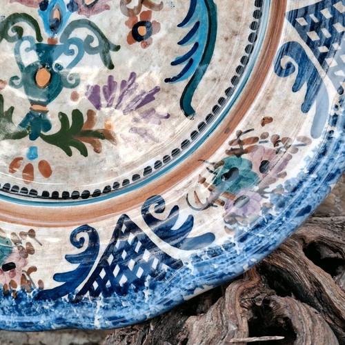 Συλλεκτικό Χειροποίητο Κεραμικό Πιάτο Ελένη Ασημομύτη Καινούργιο, Τεχνοτροπία Κιουτάχειας