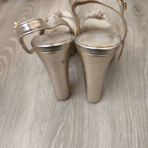 Carad Shoes sandals new, pink gold with rhinestones size 38