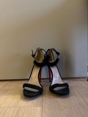 Mark Milan sandals used, size 38, black with red sole