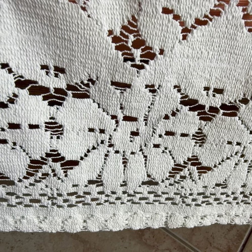 Decorative sofa throw like new, can be used as tablecloth