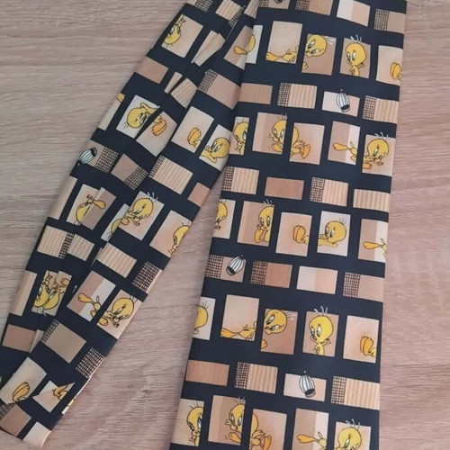 Looney Tunes Tie like new, yellow